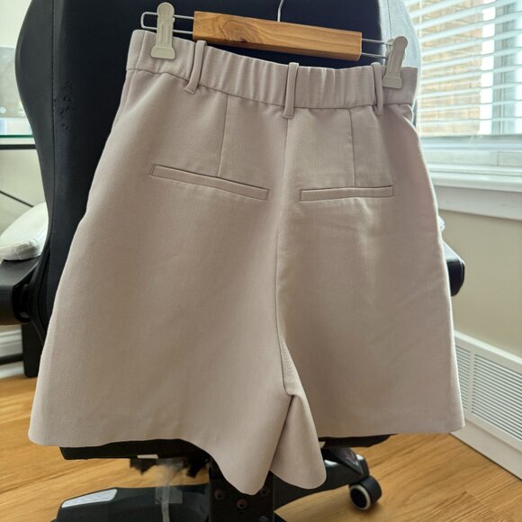 Abercrombie & Fitch Ultra High Rise Tailored Short in Taupe - Picture 4 of 9